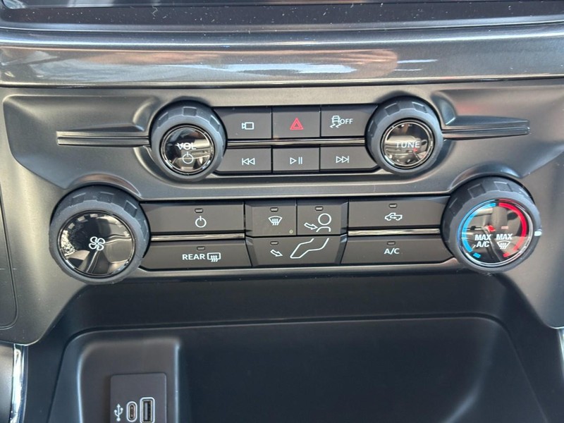 Ford F-150 Vehicle Full-screen Gallery Image 23