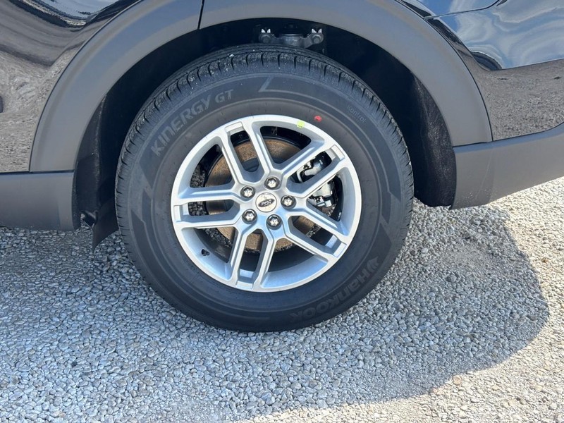 Ford Explorer Vehicle Image 11