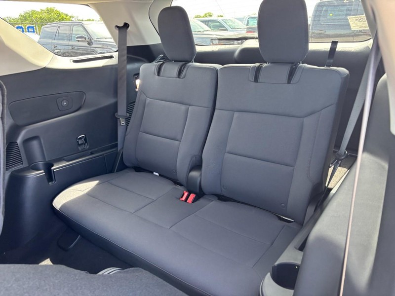 Ford Explorer Vehicle Image 12