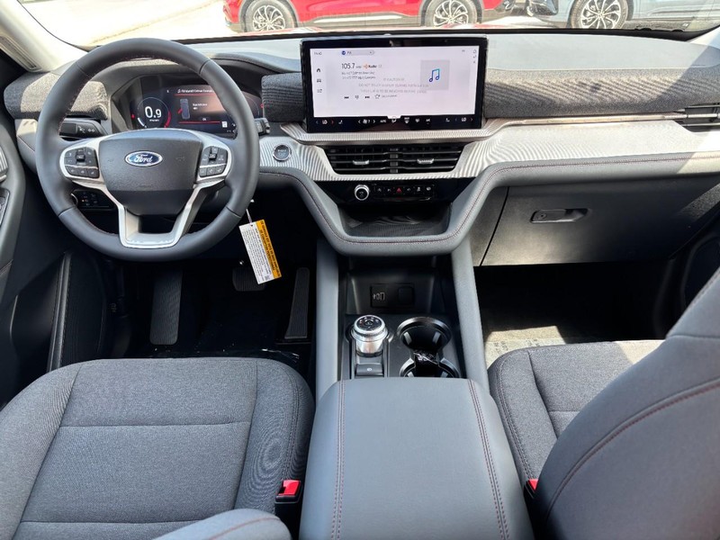 Ford Explorer Vehicle Image 15