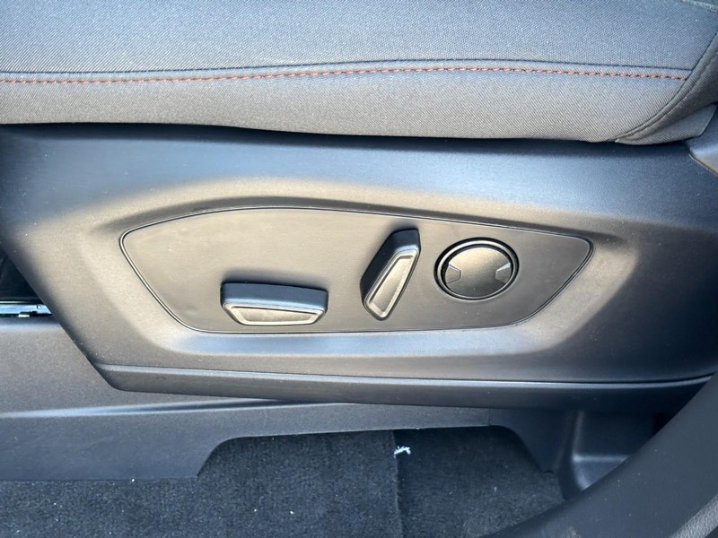 Ford Explorer Vehicle Image 17