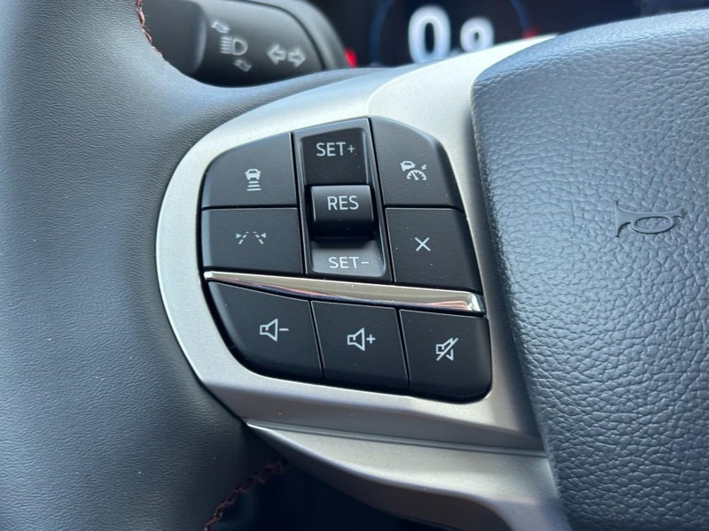 Ford Explorer Vehicle Image 19