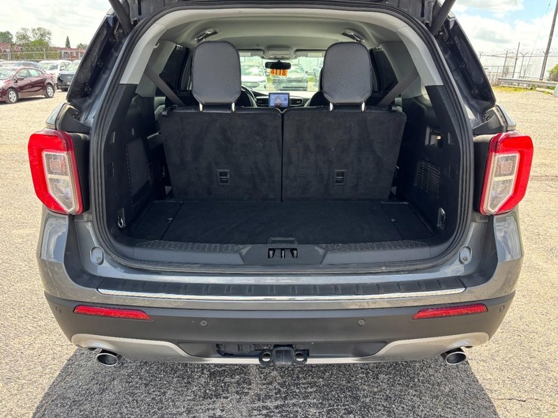 Ford Explorer Vehicle Image 11