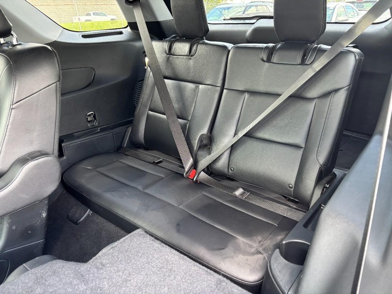 Ford Explorer Vehicle Image 12