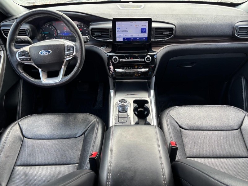 Ford Explorer Vehicle Image 15