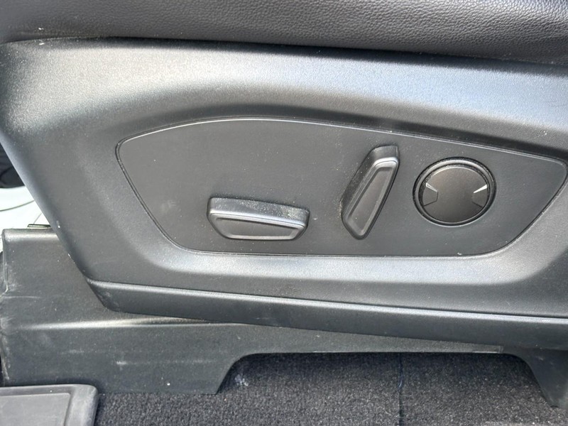Ford Explorer Vehicle Image 17