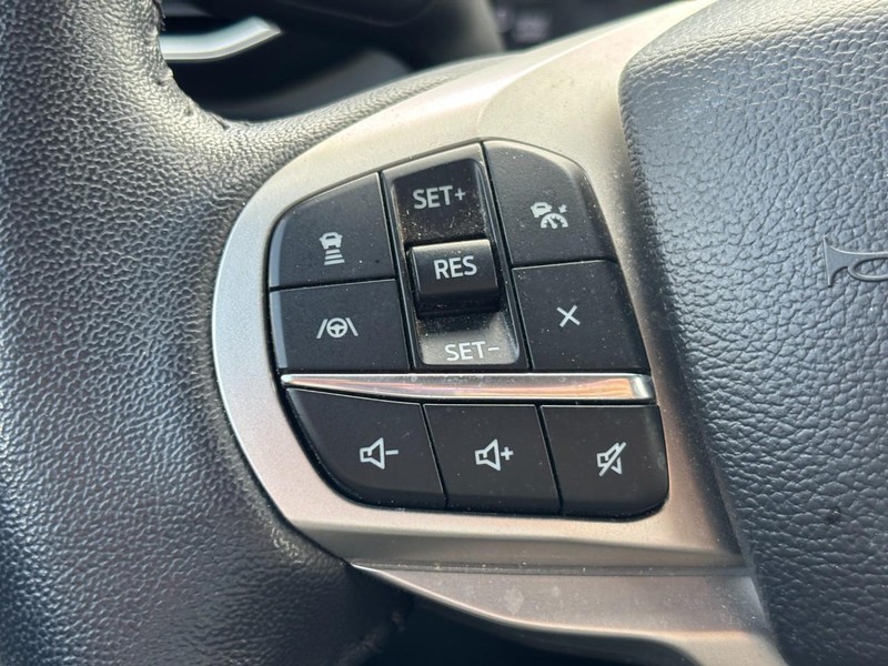 Ford Explorer Vehicle Image 19
