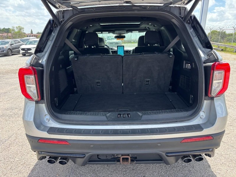 Ford Explorer Vehicle Image 11