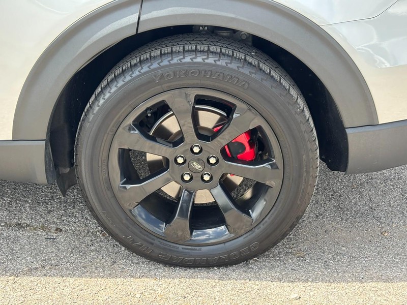 Ford Explorer Vehicle Image 12