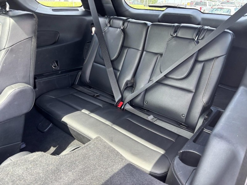 Ford Explorer Vehicle Image 13