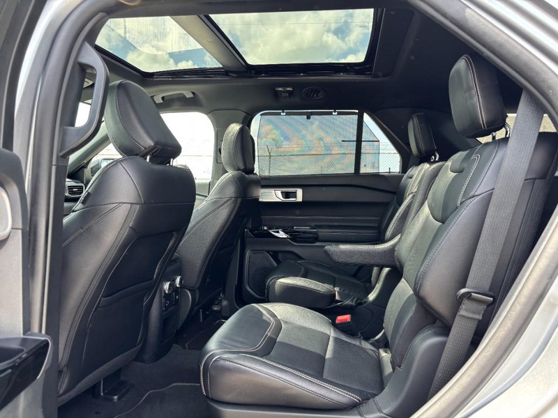Ford Explorer Vehicle Image 14