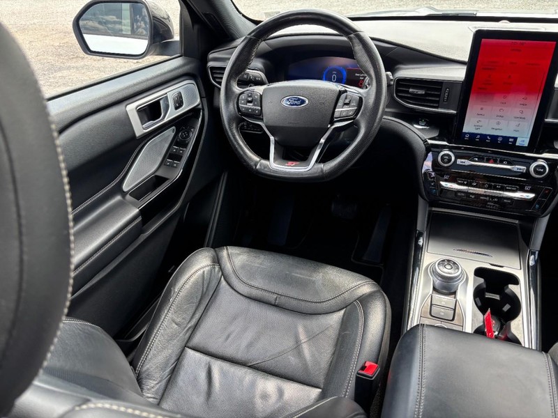 Ford Explorer Vehicle Image 15