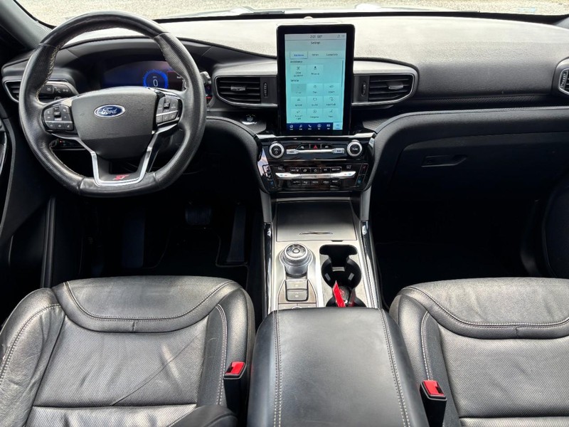 Ford Explorer Vehicle Image 16