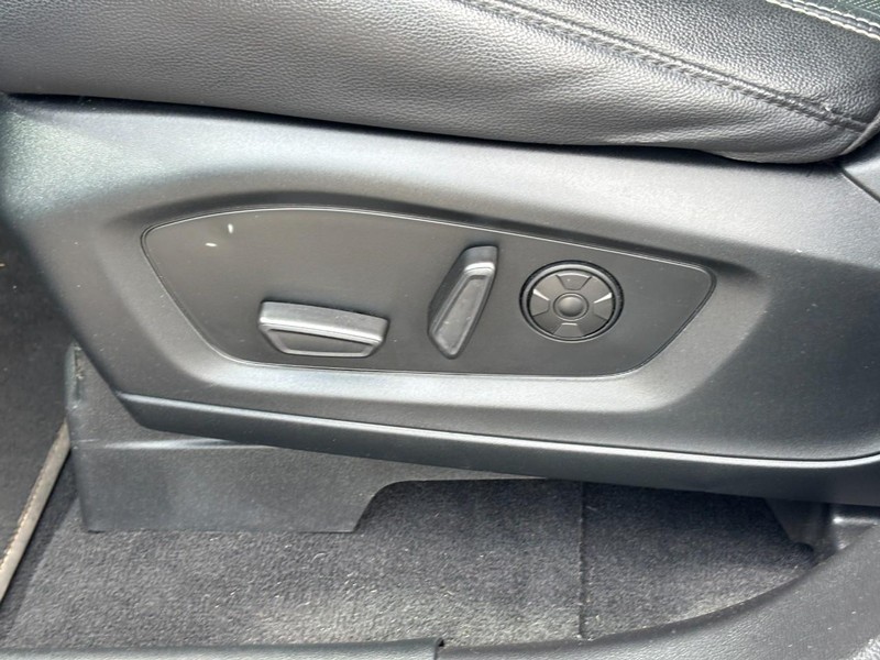 Ford Explorer Vehicle Image 18