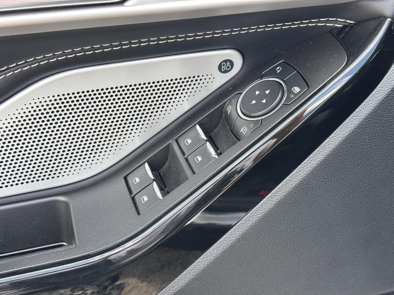 Ford Explorer Vehicle Image 19