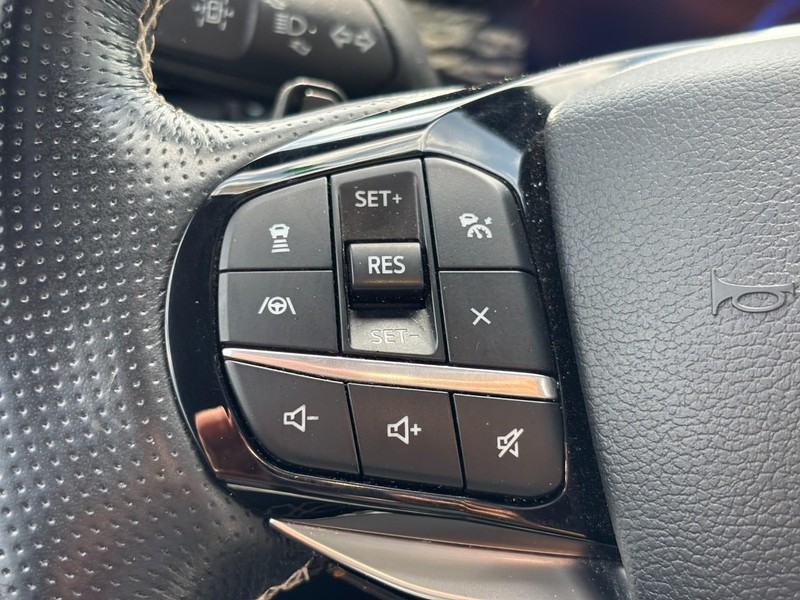 Ford Explorer Vehicle Image 20