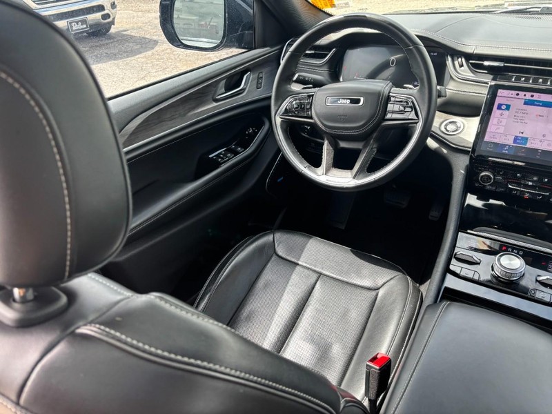 Jeep Grand Cherokee L Vehicle Image 15