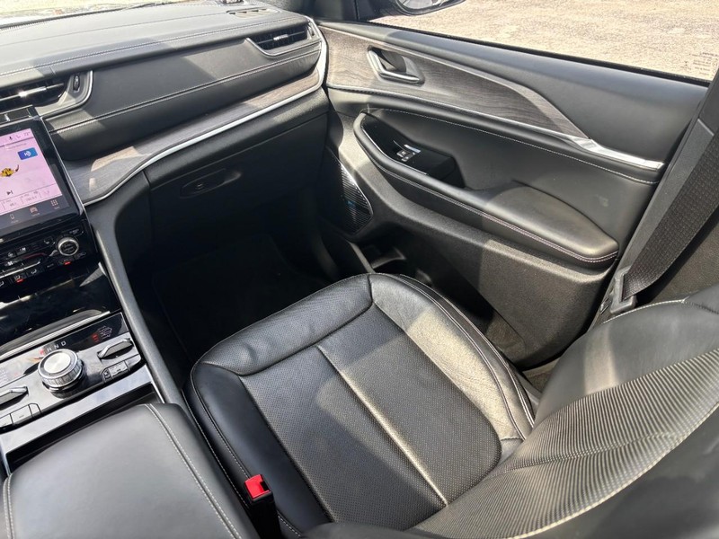 Jeep Grand Cherokee L Vehicle Image 17