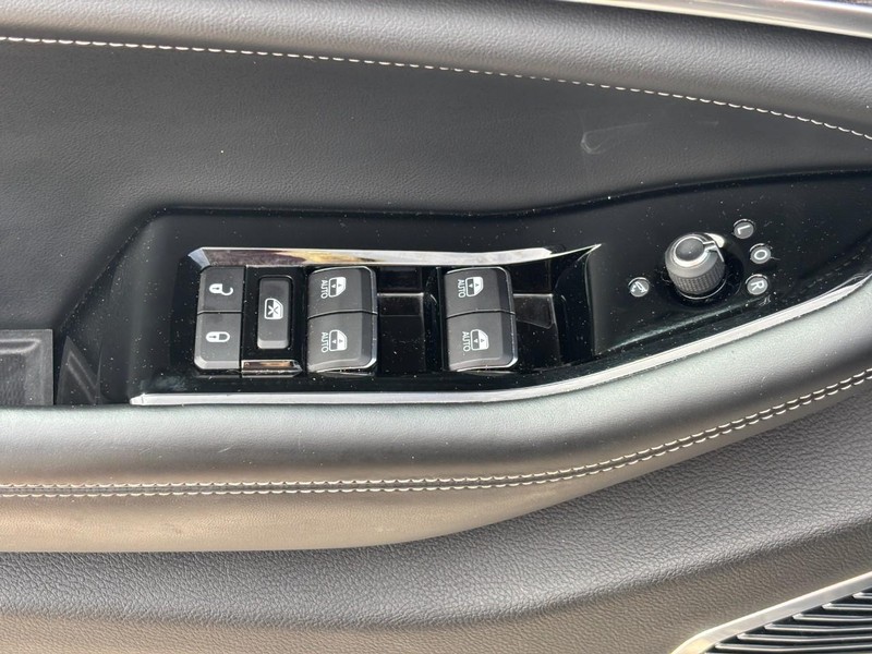 Jeep Grand Cherokee L Vehicle Image 19