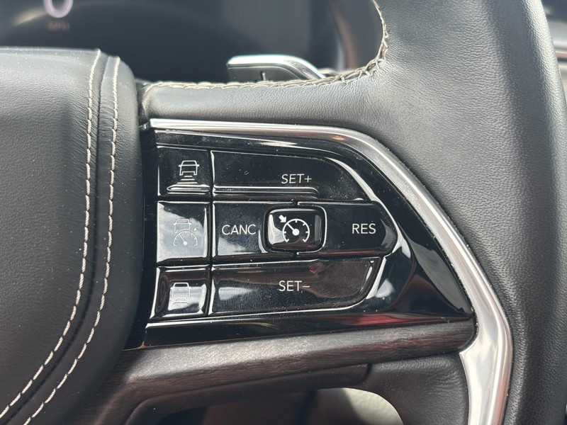 Jeep Grand Cherokee L Vehicle Image 21