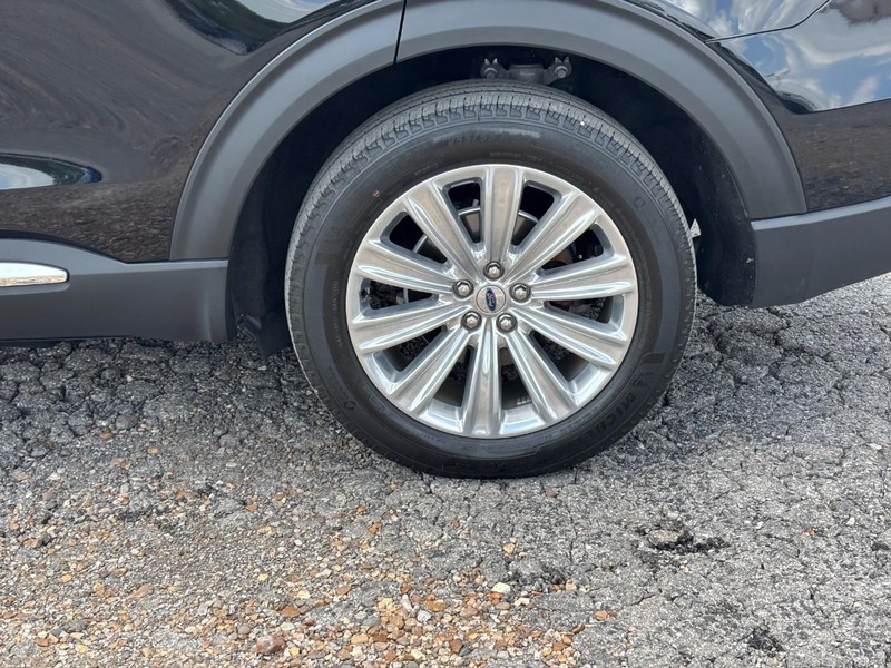 Ford Explorer Vehicle Image 11