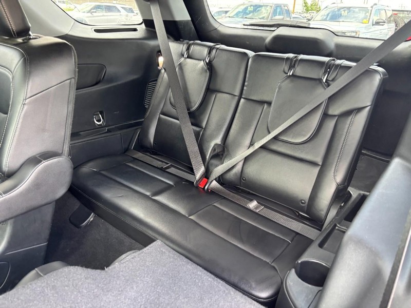 Ford Explorer Vehicle Image 13