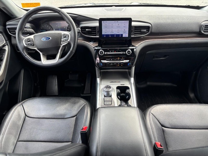 Ford Explorer Vehicle Image 16