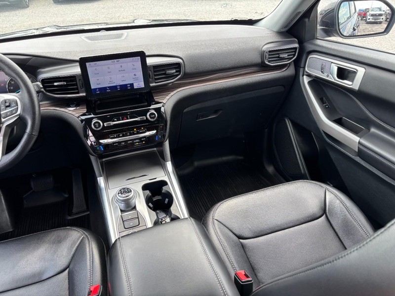 Ford Explorer Vehicle Image 17
