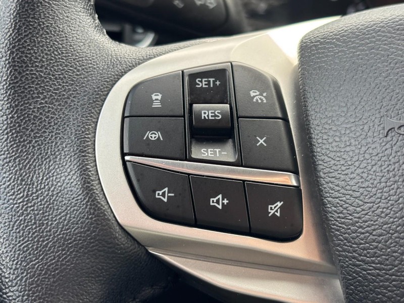 Ford Explorer Vehicle Image 20