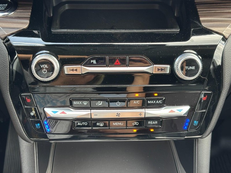 Ford Explorer Vehicle Image 26