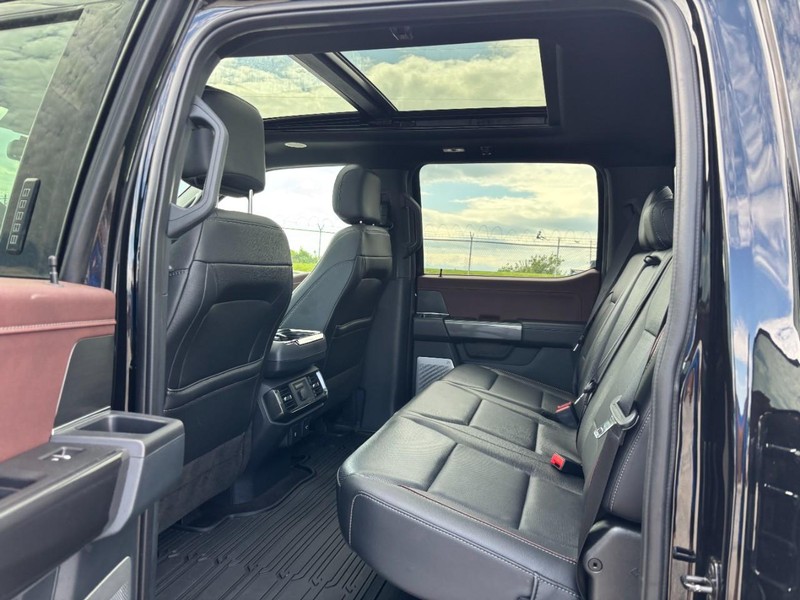 Ford F-150 Vehicle Full-screen Gallery Image 13