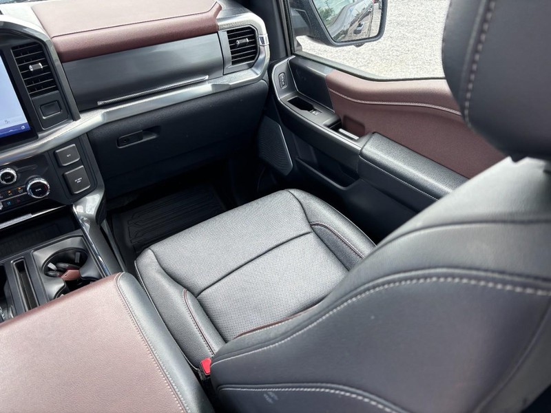 Ford F-150 Vehicle Full-screen Gallery Image 16