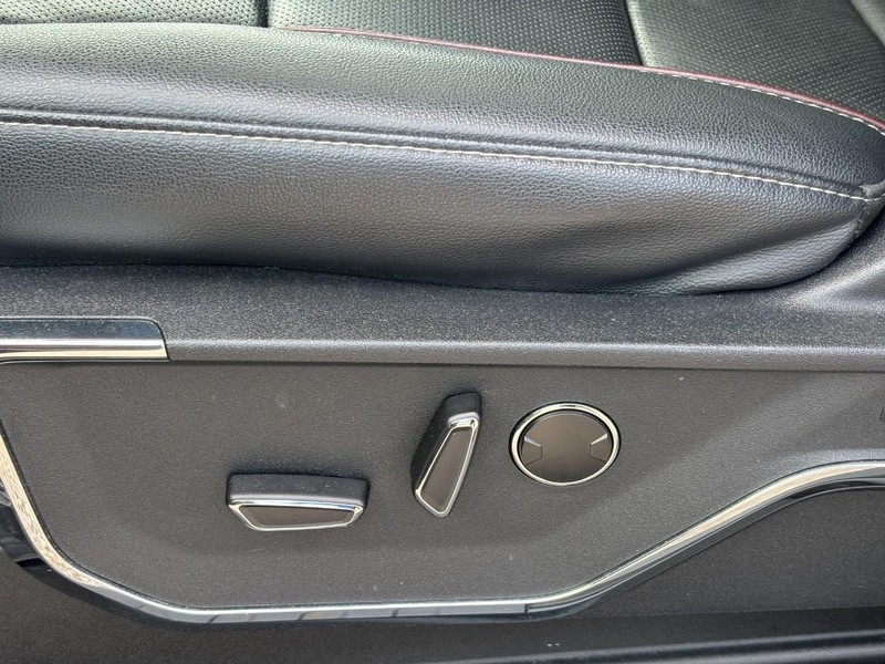 Ford F-150 Vehicle Full-screen Gallery Image 17