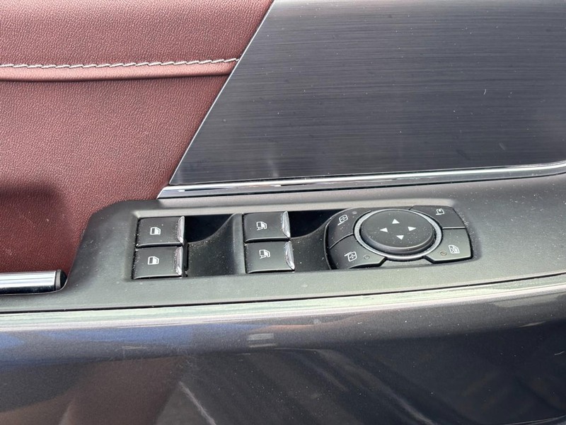 Ford F-150 Vehicle Full-screen Gallery Image 18