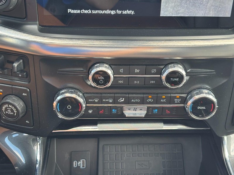 Ford F-150 Vehicle Full-screen Gallery Image 24