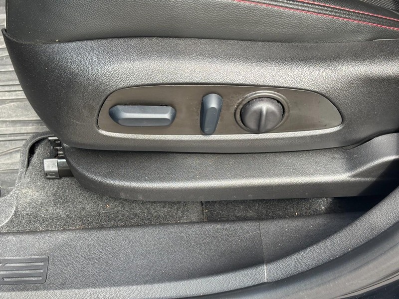 Chevrolet Equinox Vehicle Full-screen Gallery Image 15