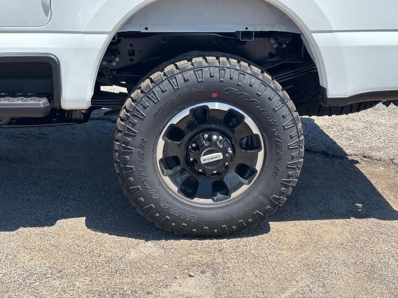 Ford Super Duty F-250 SRW Vehicle Image 11