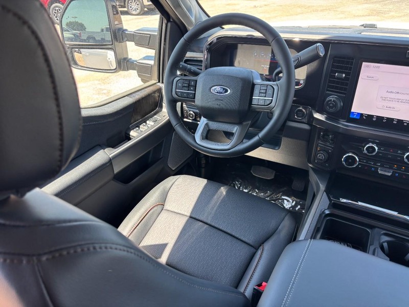 Ford Super Duty F-250 SRW Vehicle Image 13