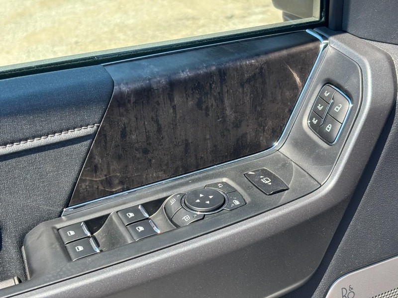 Ford Super Duty F-250 SRW Vehicle Image 17
