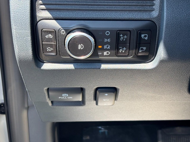 Ford Super Duty F-250 SRW Vehicle Image 18