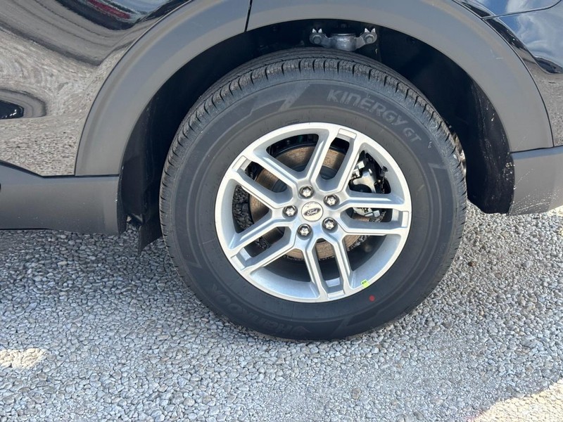 Ford Explorer Vehicle Image 11