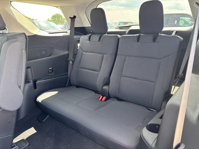 Ford Explorer Vehicle Image 12