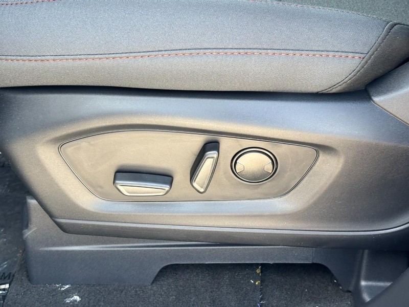 Ford Explorer Vehicle Image 17