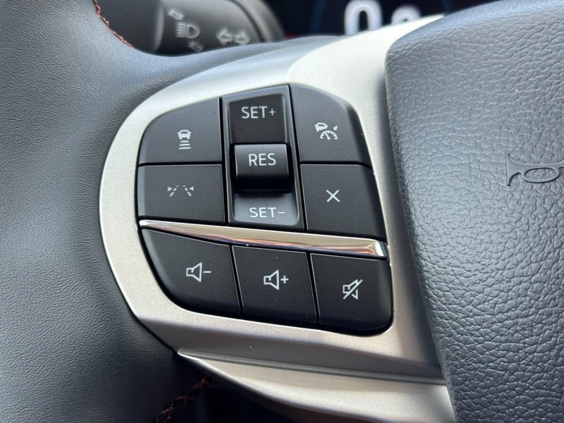 Ford Explorer Vehicle Image 19