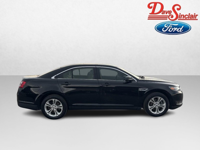 Ford Taurus Vehicle Full-screen Gallery Image 05