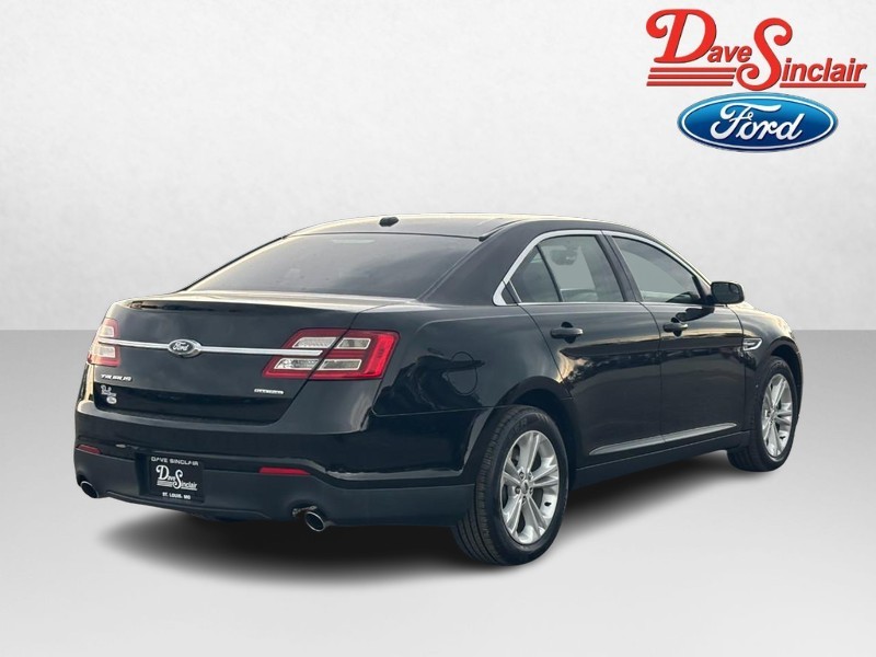 Ford Taurus Vehicle Full-screen Gallery Image 07