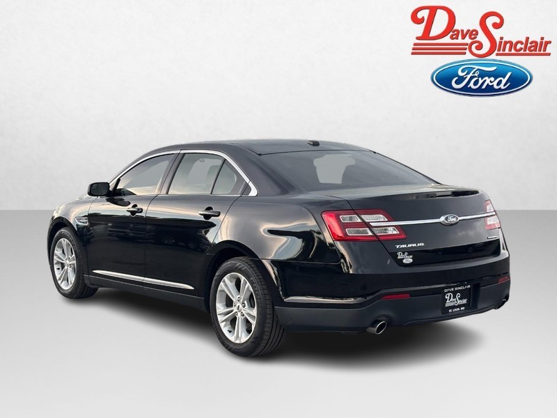 Ford Taurus Vehicle Full-screen Gallery Image 09