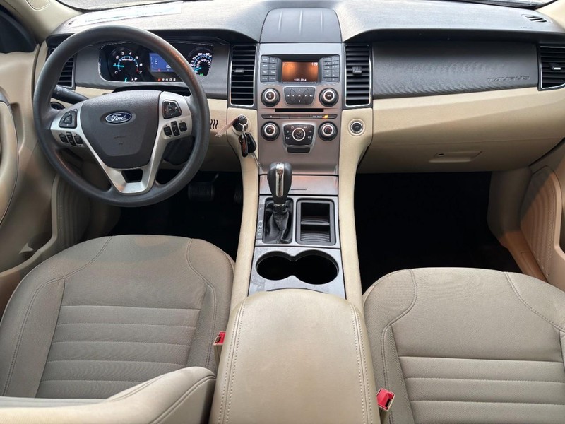 Ford Taurus Vehicle Full-screen Gallery Image 14