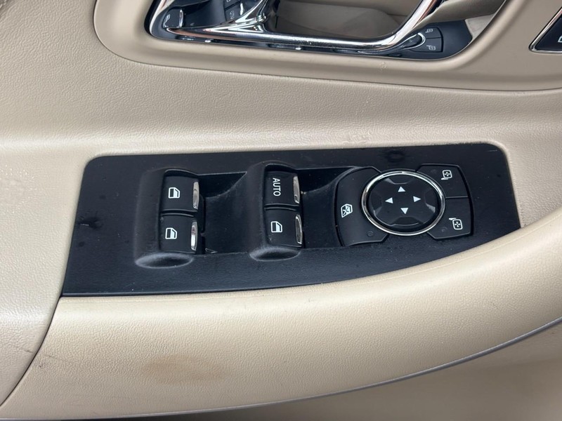 Ford Taurus Vehicle Full-screen Gallery Image 18
