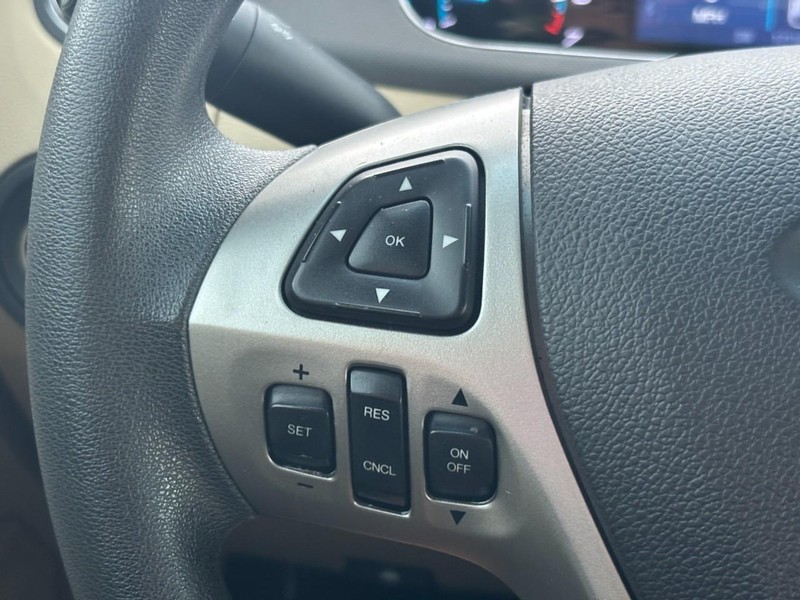 Ford Taurus Vehicle Full-screen Gallery Image 19